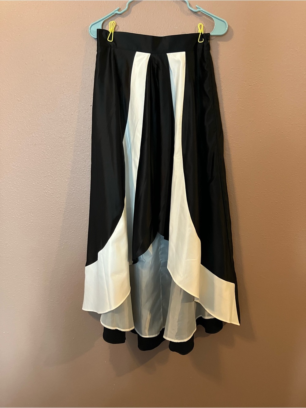 VENUS Black and White Asymmetrical High-Low Skirt
